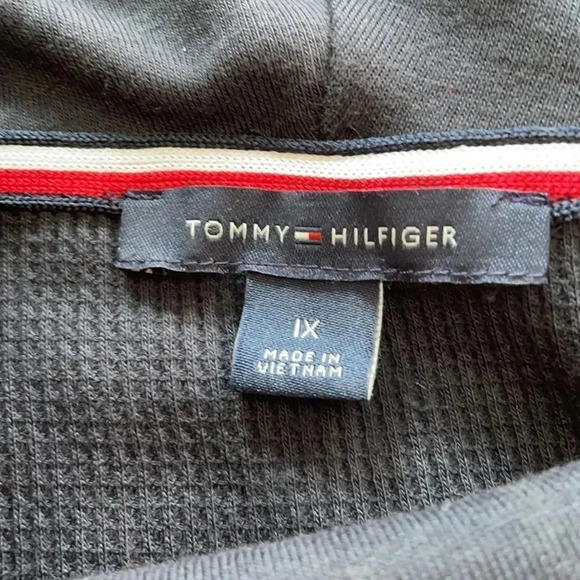 Tommy Hilfiger navy waffle weave top, neck zipper, cowl neck. Women’s size 1X - Picture 3 of 11